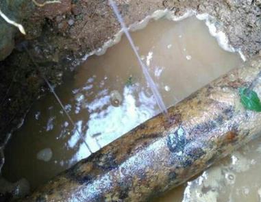 南浔楼顶渗水维修公司分享下地暖漏水的原因及检测方法。